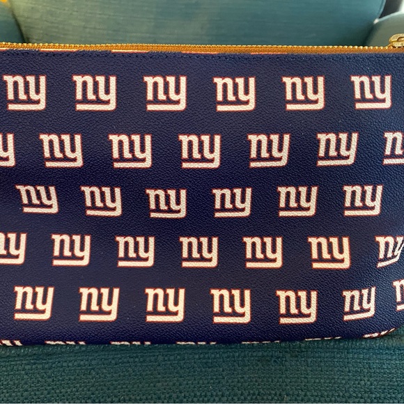 Dooney & Bourke NY Giants makeup bag/catch all bag - Picture 2 of 4